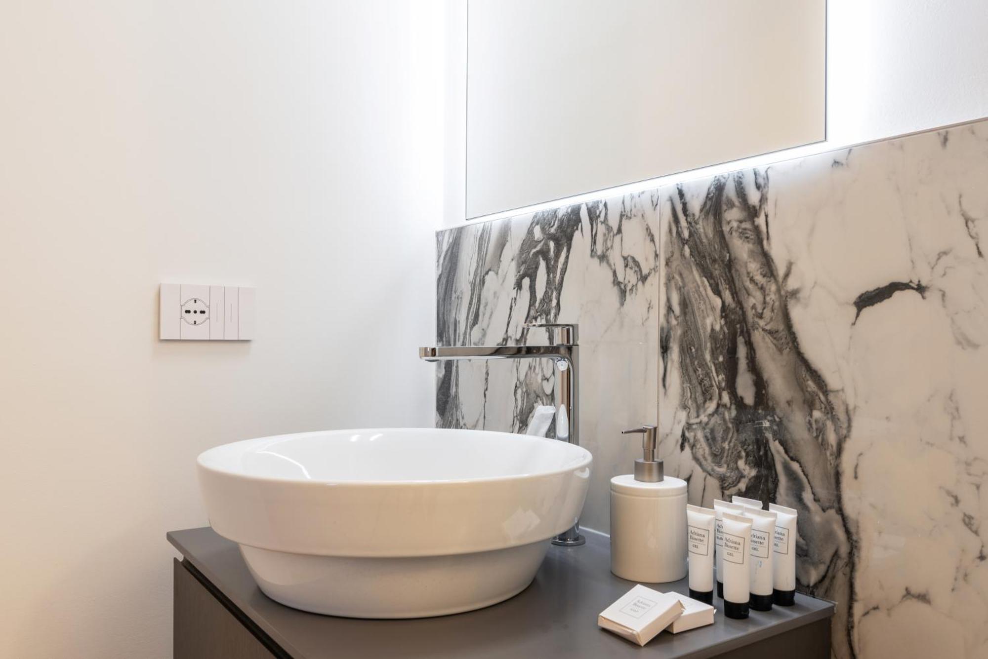 Easyhomes - Bandello * Milan